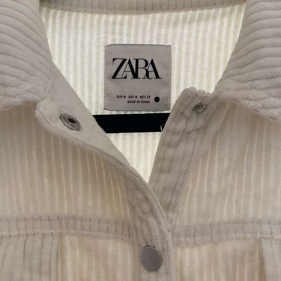 Zara corduroy button down in cream colour. Size M - Picture 2 of 2